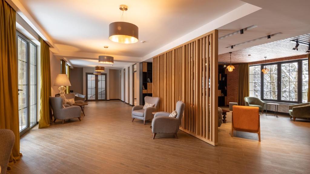 Posezení v ubytování KOMOREBI BAKURIANI RESORT