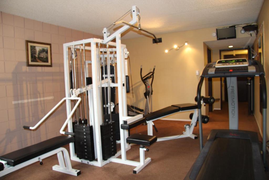 Fitness centrum a/nebo fitness zařízení v ubytování Canway Inn & Suites