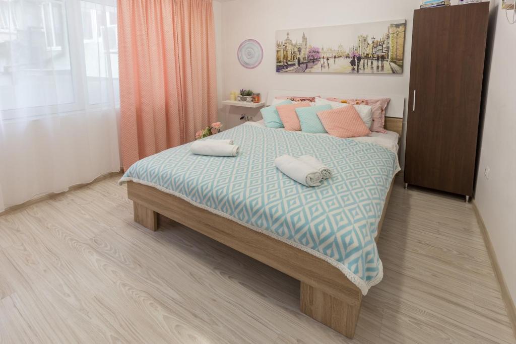 Candy, central, cozy and contemporary