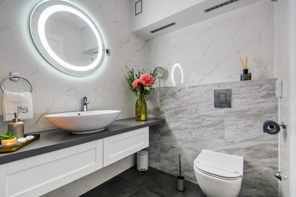 DiVine Luxury Apartment Purple - 17