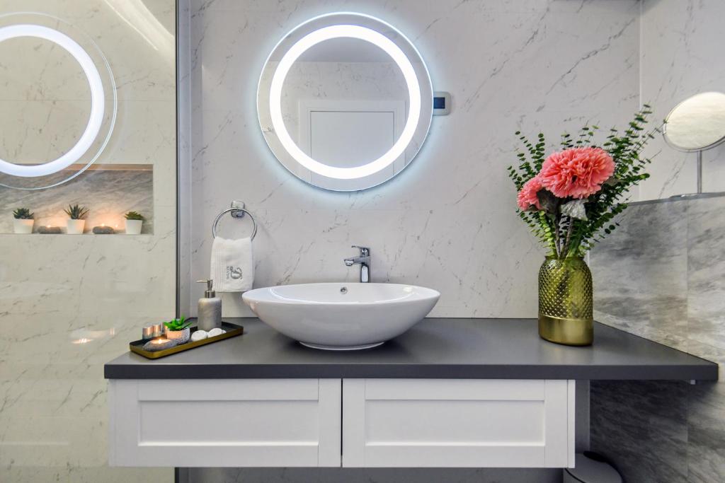 DiVine Luxury Apartment Purple - 16