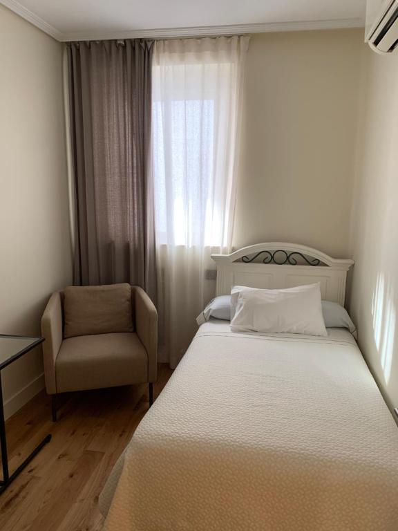 A bed or beds in a room at Hotel Boutique Astorga