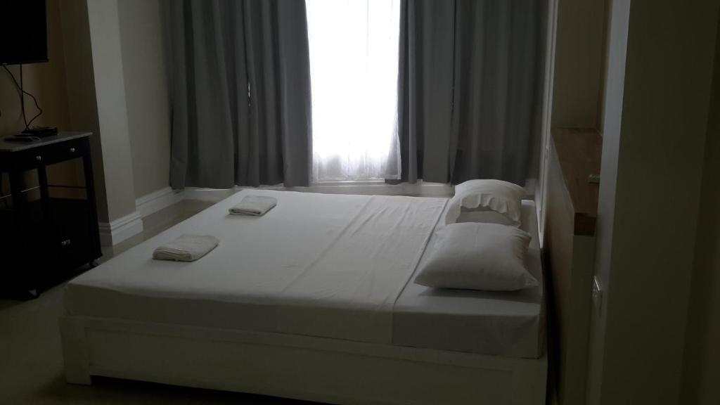 Postel nebo postele na pokoji v ubytování Sandscape Hotel