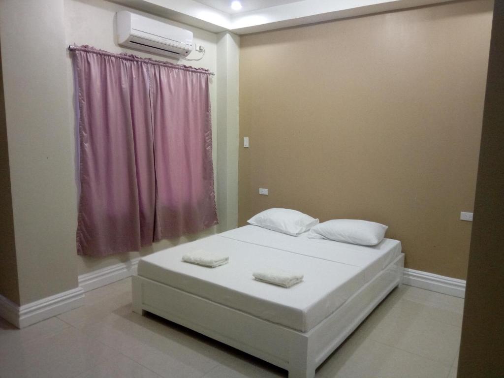 Postel nebo postele na pokoji v ubytování Sandscape Hotel