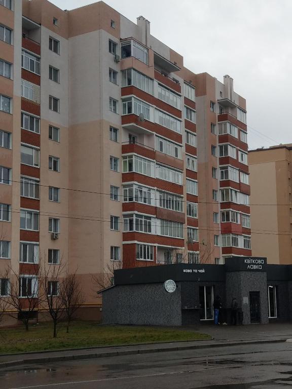 новобудова по вулиці Андрія Мельника 30 фото 4