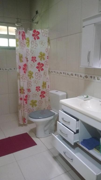  casa em sitio a 10 minutos da praia e a 200 metros da rodovia