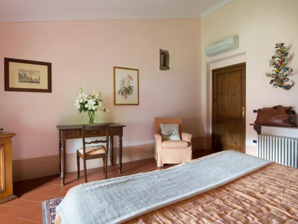 Malva Nuova Squarcia Villa Sleeps 28 with Pool and WiFi