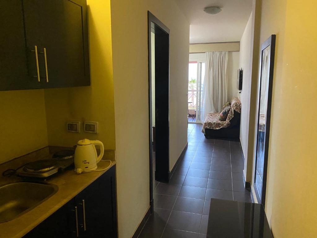 A kitchen or kitchenette at Porto South Beach Royal Sea view families صف اول بحر مباشر