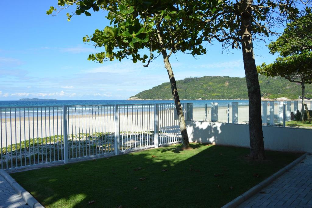  Belíssima Casa - Pé na areia - Bombinhas - Canto Grande