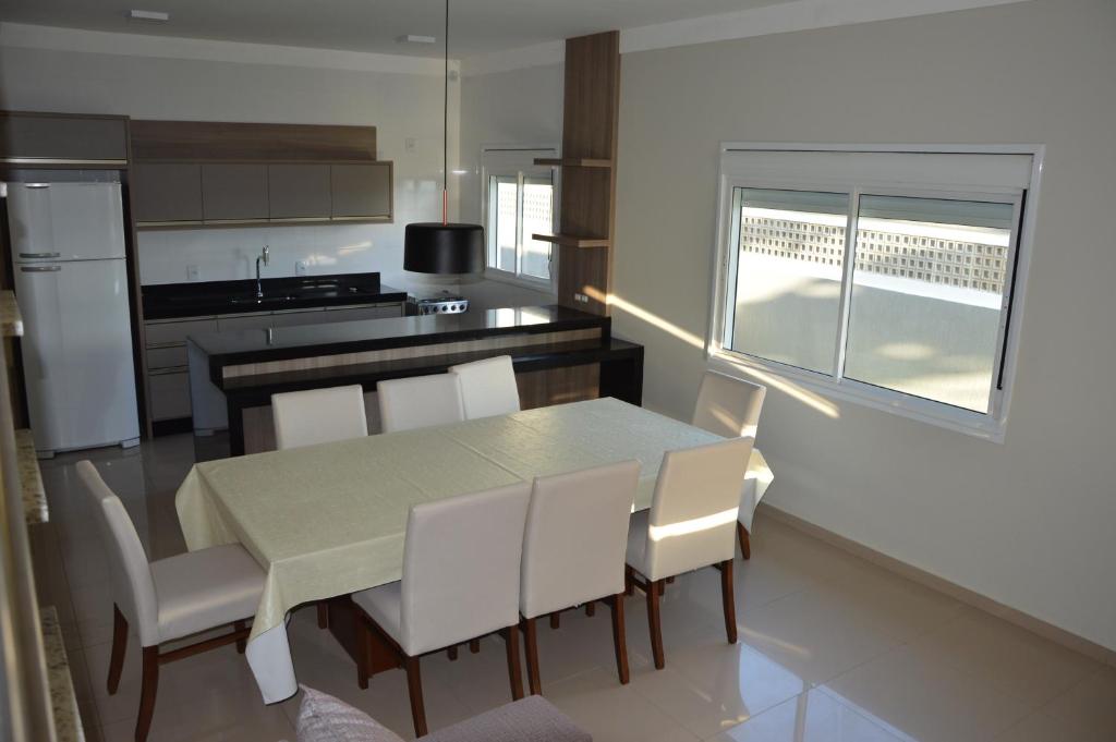  Belíssima Casa - Pé na areia - Bombinhas - Canto Grande