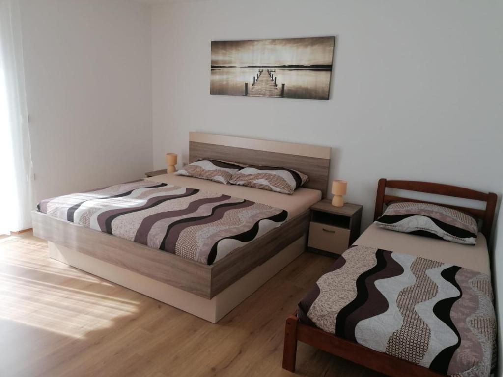 Posteľ alebo postele v izbe v ubytovaní Apartment Niva