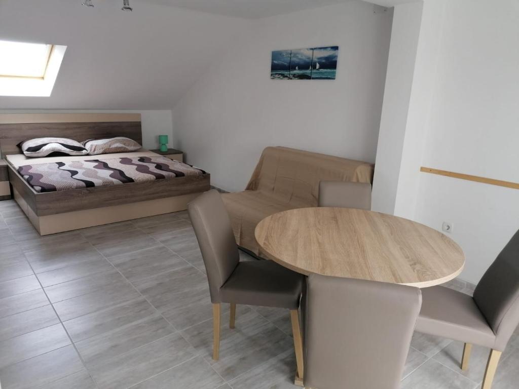 Posteľ alebo postele v izbe v ubytovaní Apartment Niva