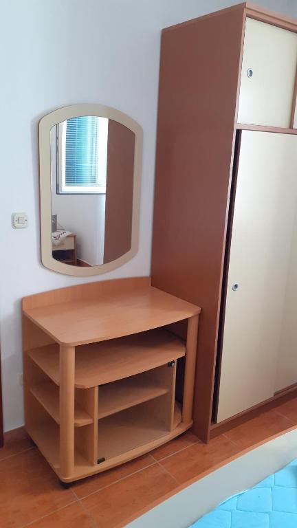 Televízia a/alebo spoločenská miestnosť v ubytovaní Apartments Slavica