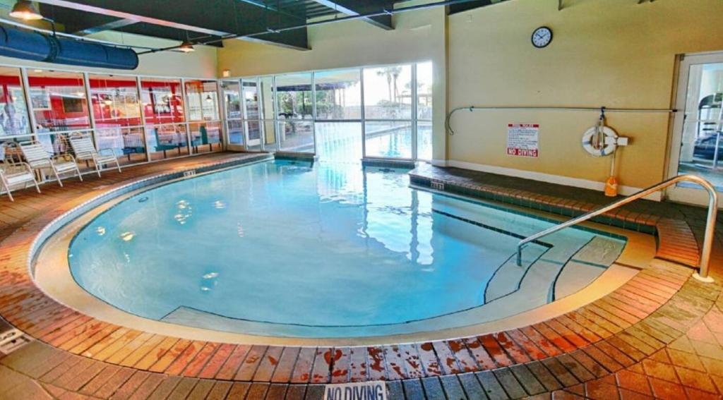 Bazén v ubytování Just Updated - Beachfront Ocean view, 19th Floor nebo v jeho okolí