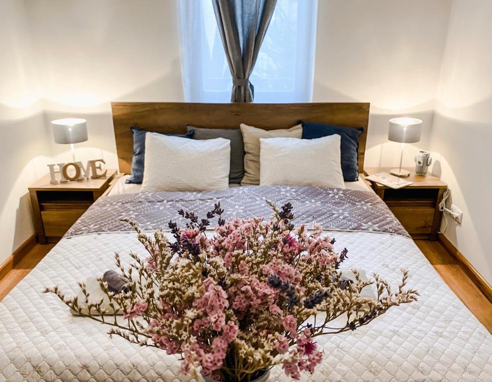 Un pat sau paturi într-o cameră la Villa Levendula