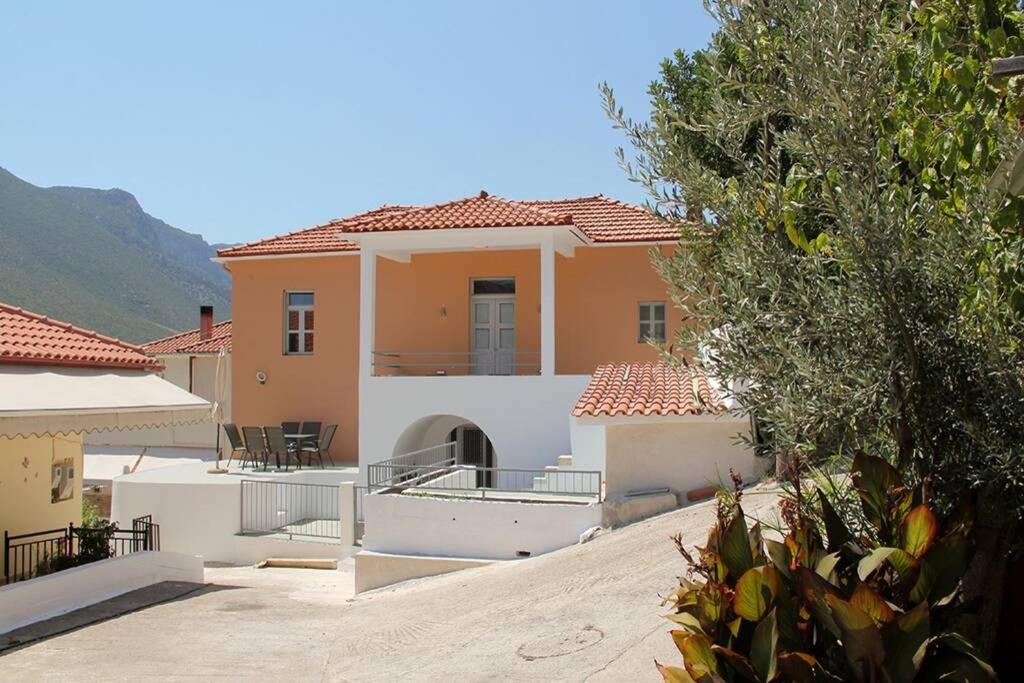 Výhľad na hory alebo výhľad na hory priamo z apartmánu