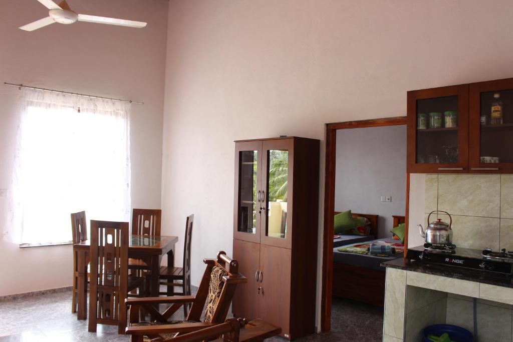 Kuchyň nebo kuchyňský kout v ubytování SLG Villa Hikkaduwa