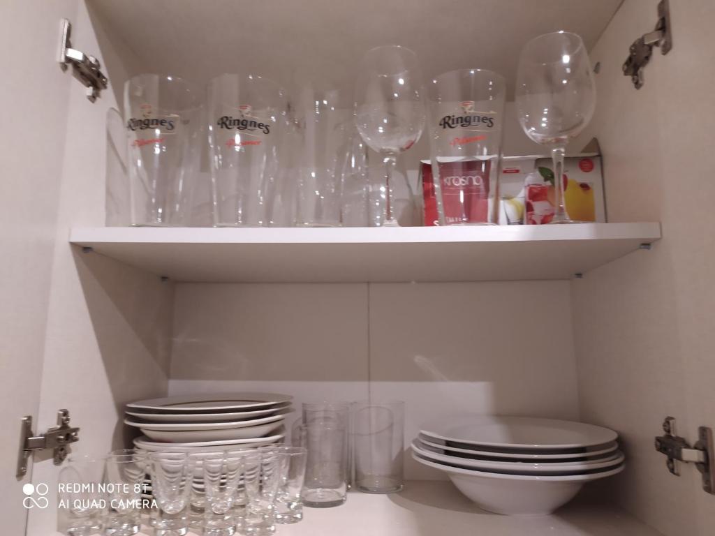 Nápoje v ubytování Dolistówka Apartamenty, pole namiotowe, balia z jacuzzi, ogród warzywny dla gości, plac zabaw dla dzieci