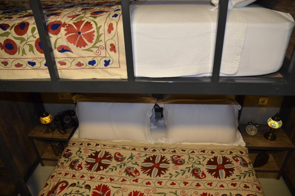Giường trong phòng chung tại Ephesus Hostel