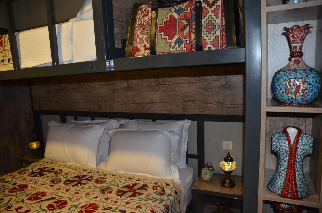 Giường trong phòng chung tại Ephesus Hostel