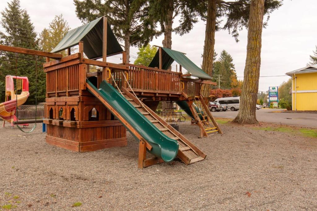 Herní místnost nebo prostor pro děti v ubytování Riverside Resort & RV Park