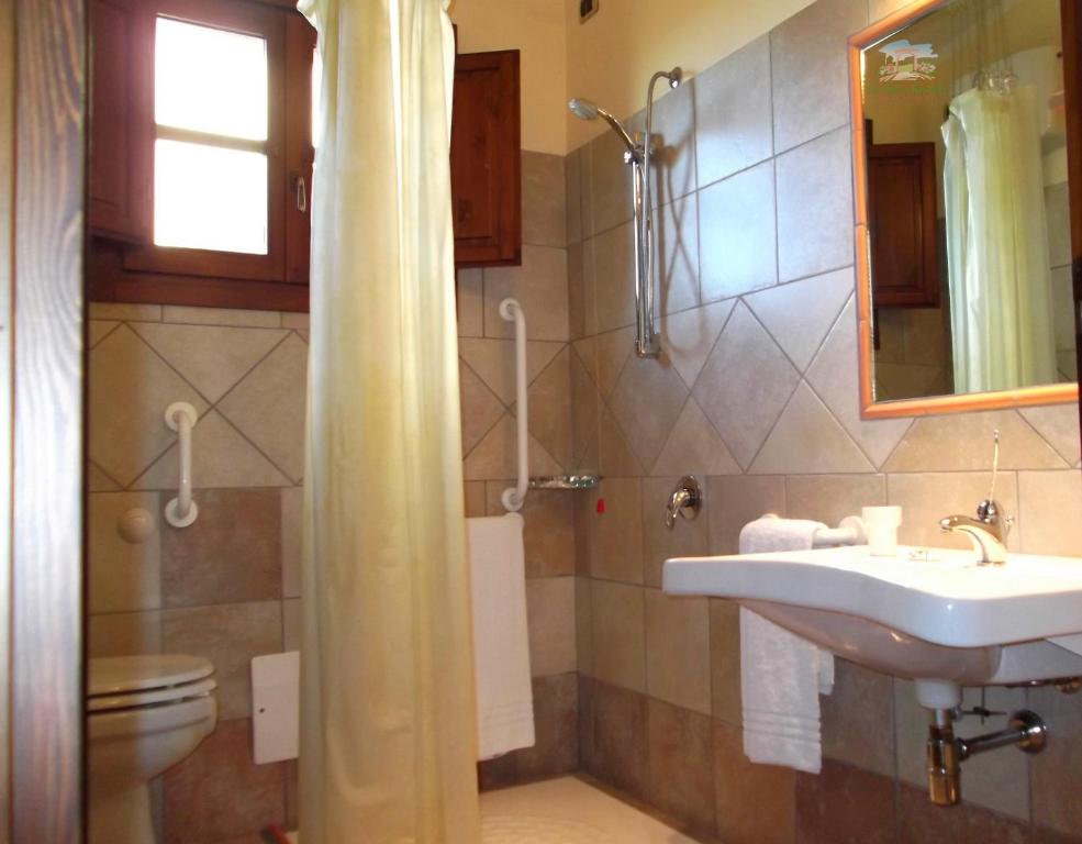 Łazienka w obiekcie Hotel La Corte Rosada