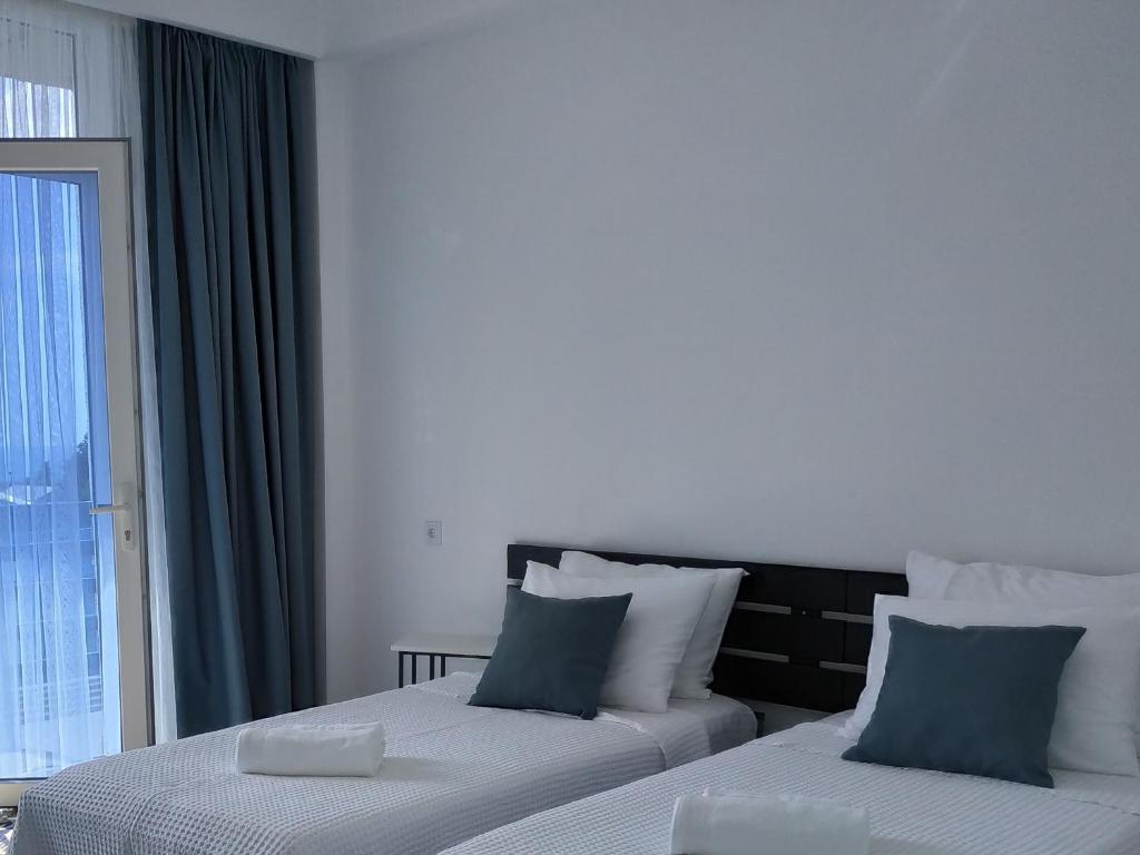Llit o llits en una habitació de Kolkhi Guest House