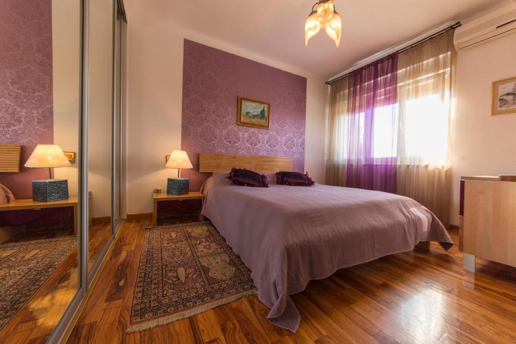 Katil atau katil-katil dalam bilik di Tifani Lux Apartment