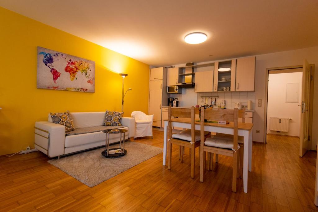 Appartements in Graz beim LKH - Apartment With Garden View