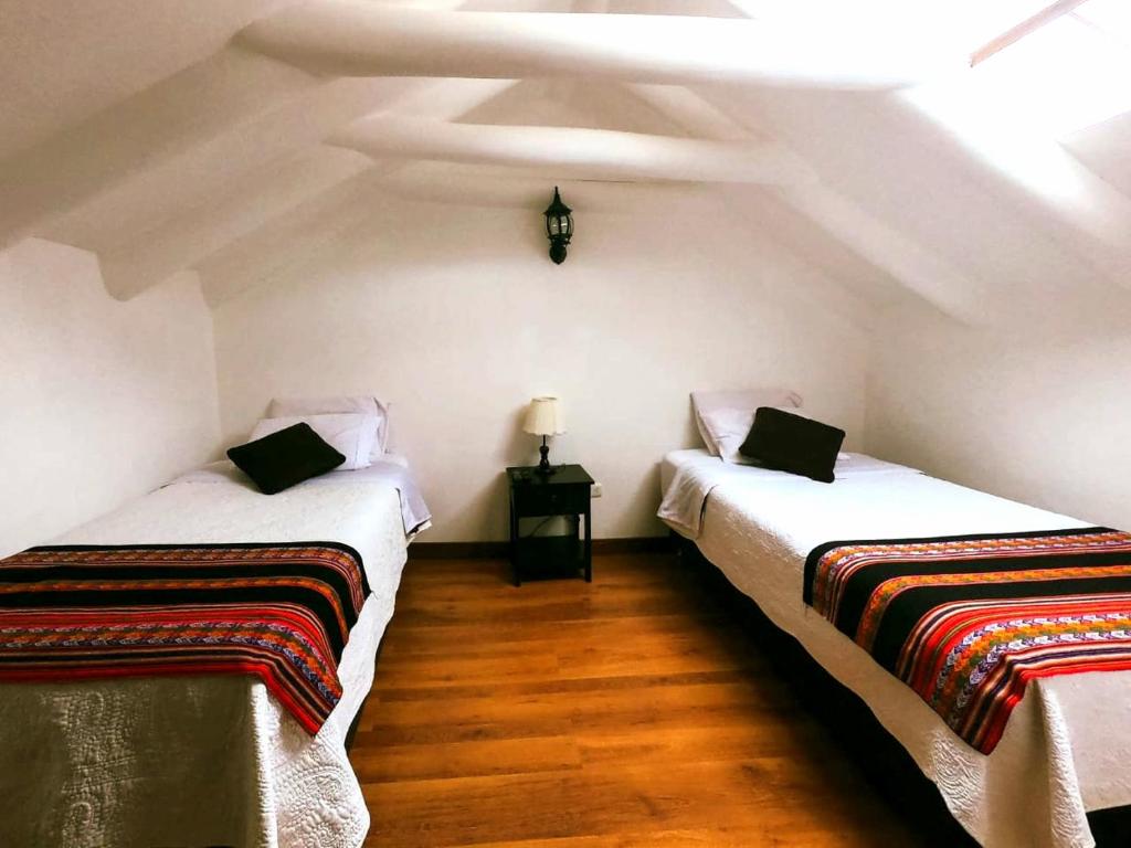 Postel nebo postele na pokoji v ubytování Kori Gems Inn