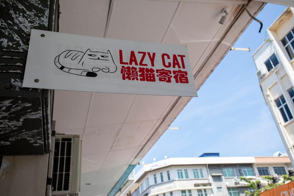 Lazy Cat Home At Gaya Street的证书、奖牌、标识或其他文件