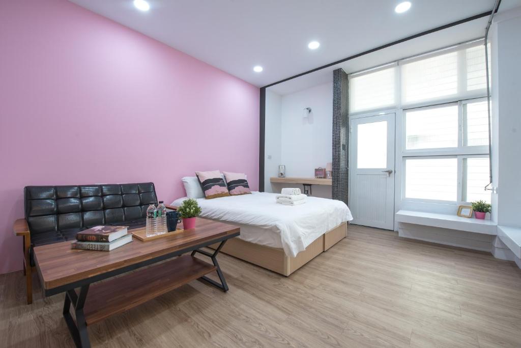 Postel nebo postele na pokoji v ubytování BIRD series B&B&Hostel複合式民宿#本國旅客須先匯款