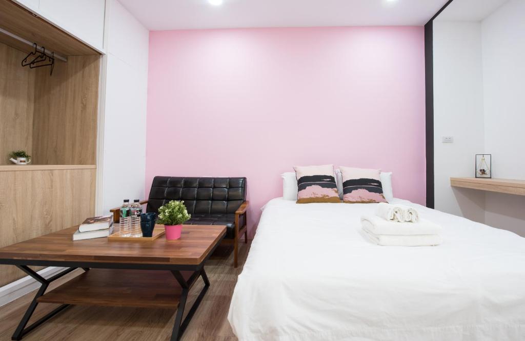 Postel nebo postele na pokoji v ubytování BIRD series B&B&Hostel複合式民宿#本國旅客須先匯款