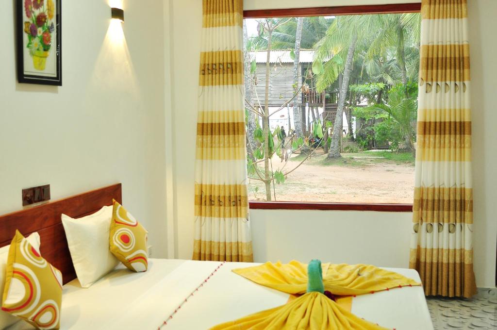 Postel nebo postele na pokoji v ubytování Sea View Villa Bentota, Induruwa