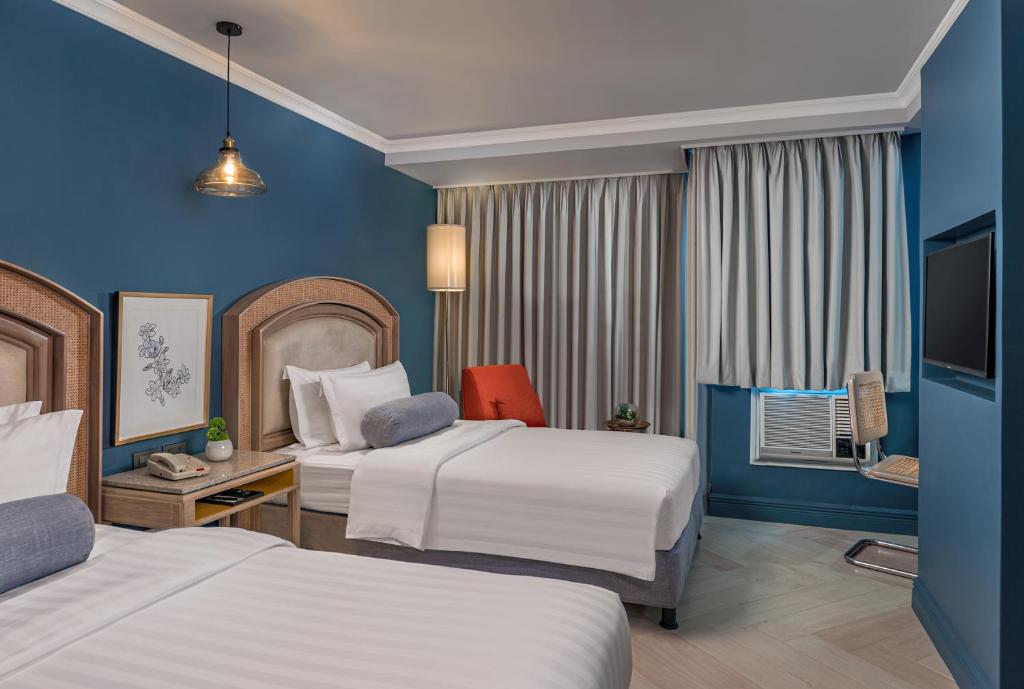 Postel nebo postele na pokoji v ubytování Makati Palace Hotel