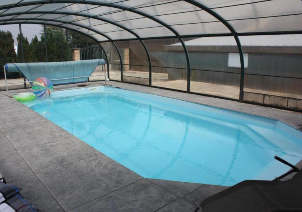 Hôtel Belair "Ravel Etape" tesisinde veya buraya yakın yüzme havuzu