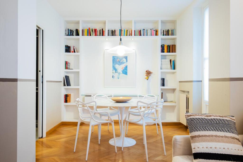 Knihovna v apartmánu