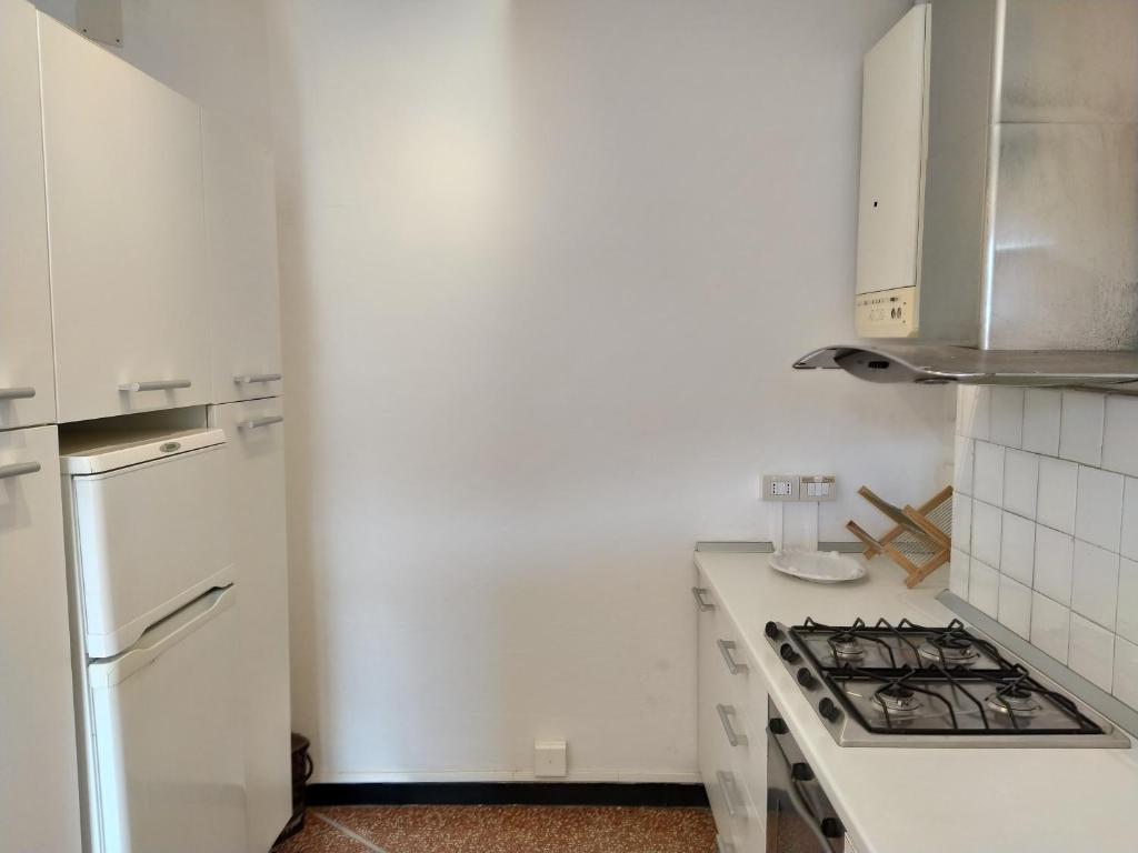 A kitchen or kitchenette at Bianca House Sea View
