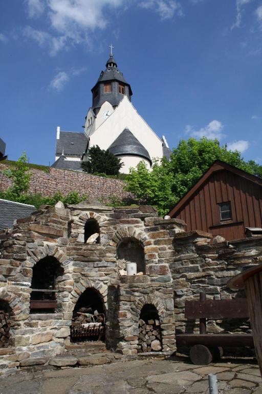 Fotografie z fotogalerie ubytování Dreibettzimmer-in-Wiesa v destinaci Thermalbad Wiesenbad