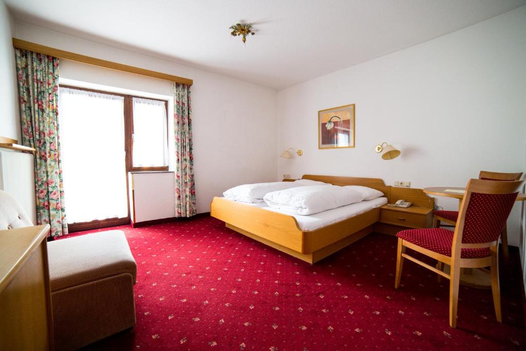 Postel nebo postele na pokoji v ubytování Langley Hotel Rendlhof