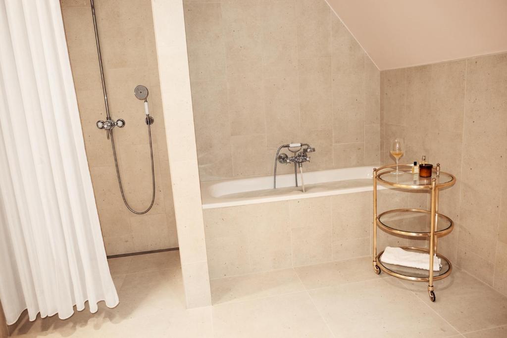 Koupelna v ubytování Coco Hotel