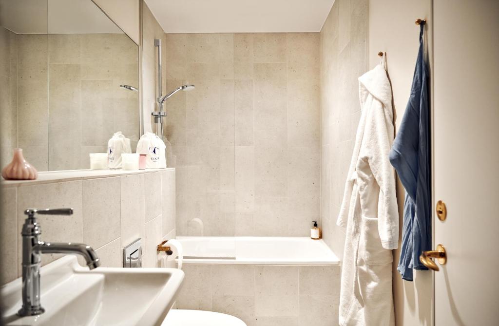 Koupelna v ubytování Coco Hotel