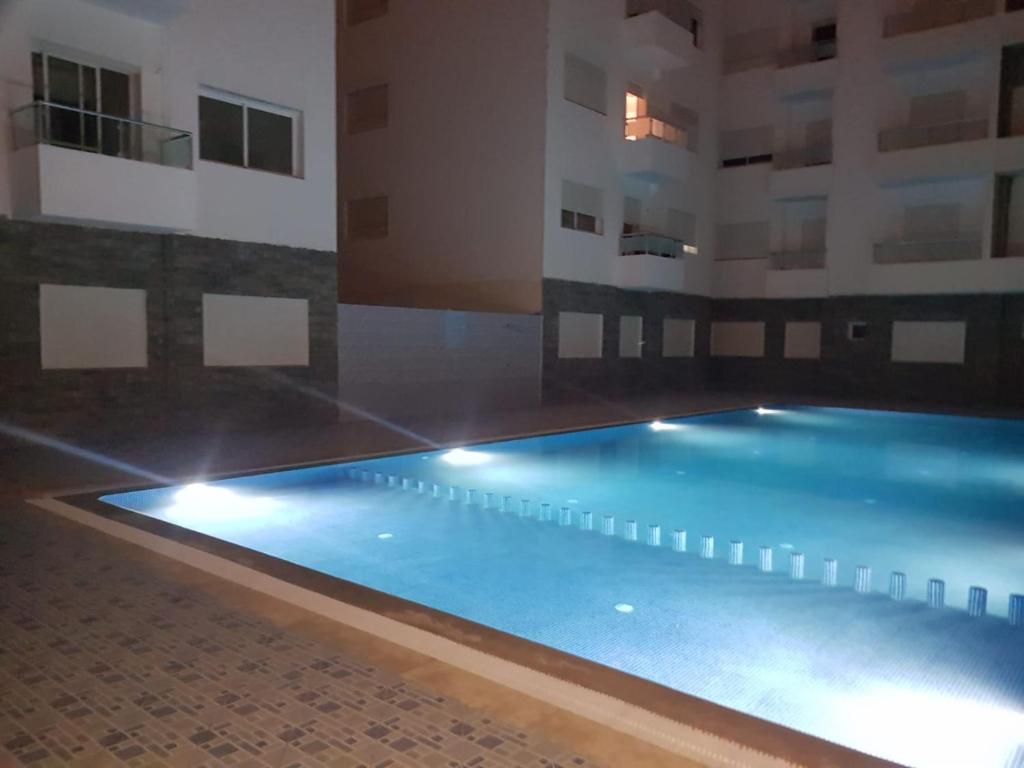 Bazén v ubytování Appartement avec piscine, 1min de la plage nebo v jeho okolí