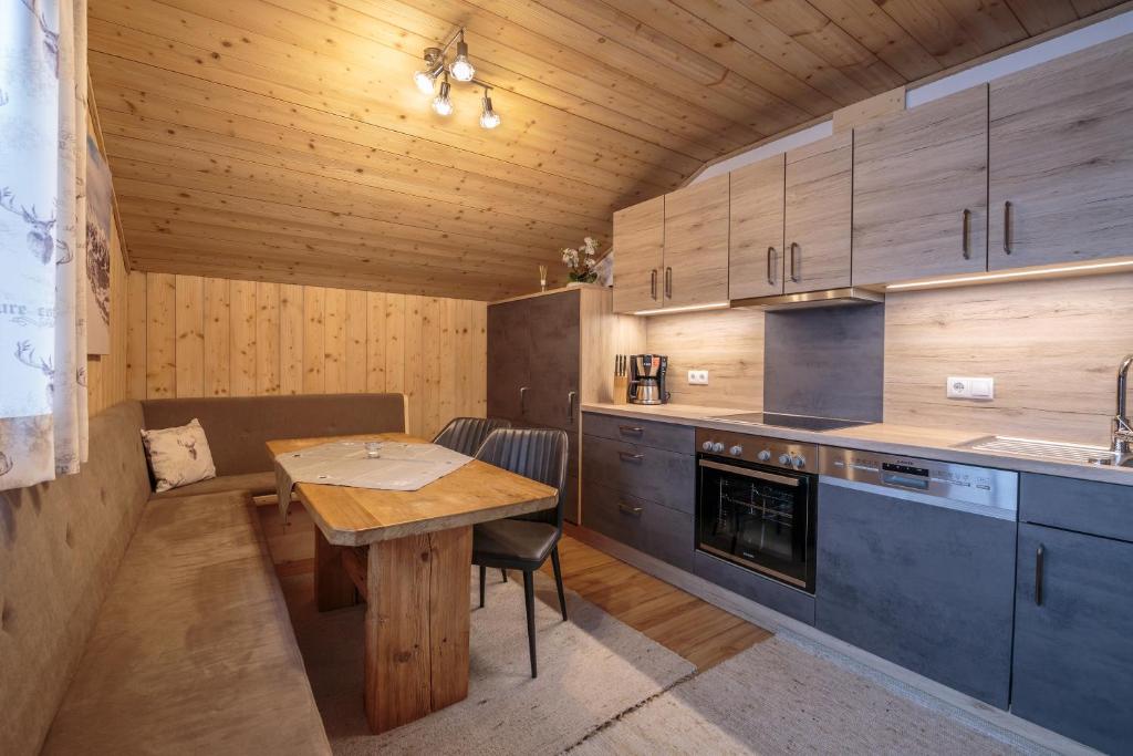 Kuchyň nebo kuchyňský kout v ubytování Appartements Grünholz