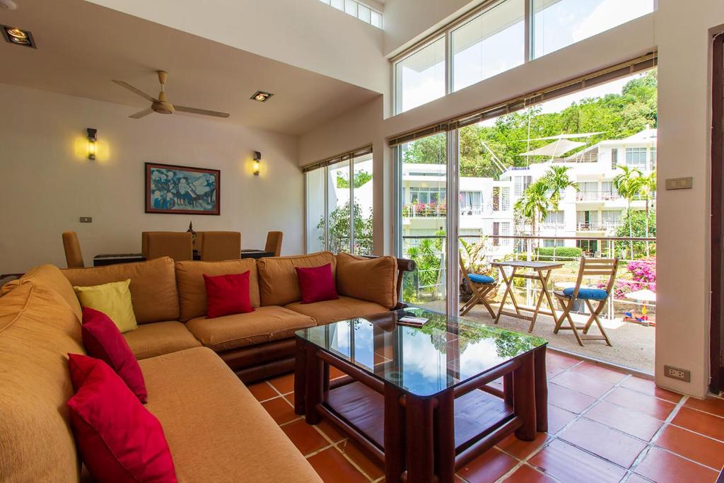Kamala Hills Serviced Apartments - Apartment With Pool View