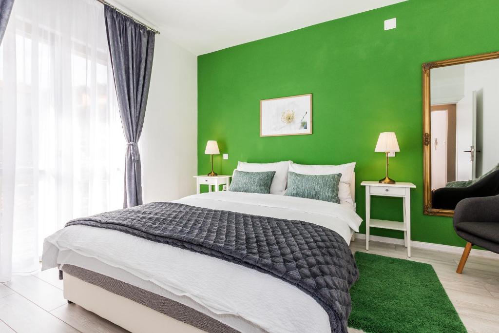 Postel nebo postele na pokoji v ubytování Apartments Tanya