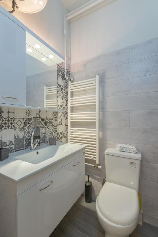 Kúpeľňa v ubytovaní Cozy Flat with Terrace & Patio, next to Lycabettus