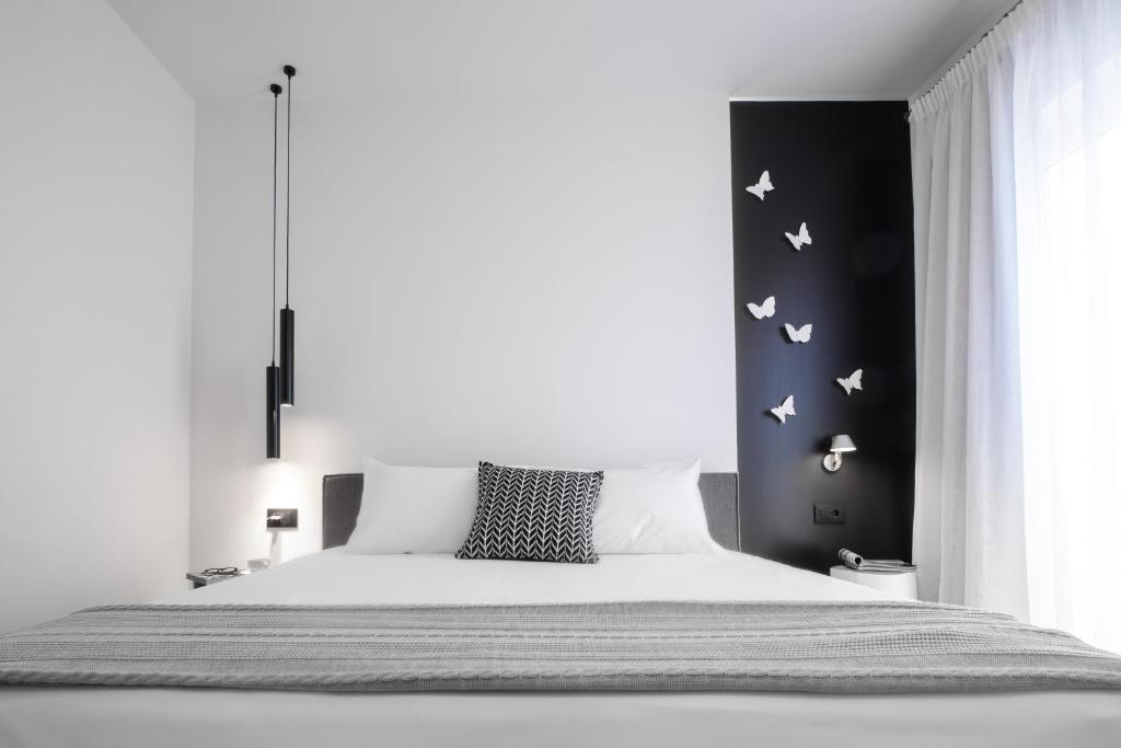Posteľ alebo postele v izbe v ubytovaní The H Experience Boutique Apartment Koules Fortress Heraklion