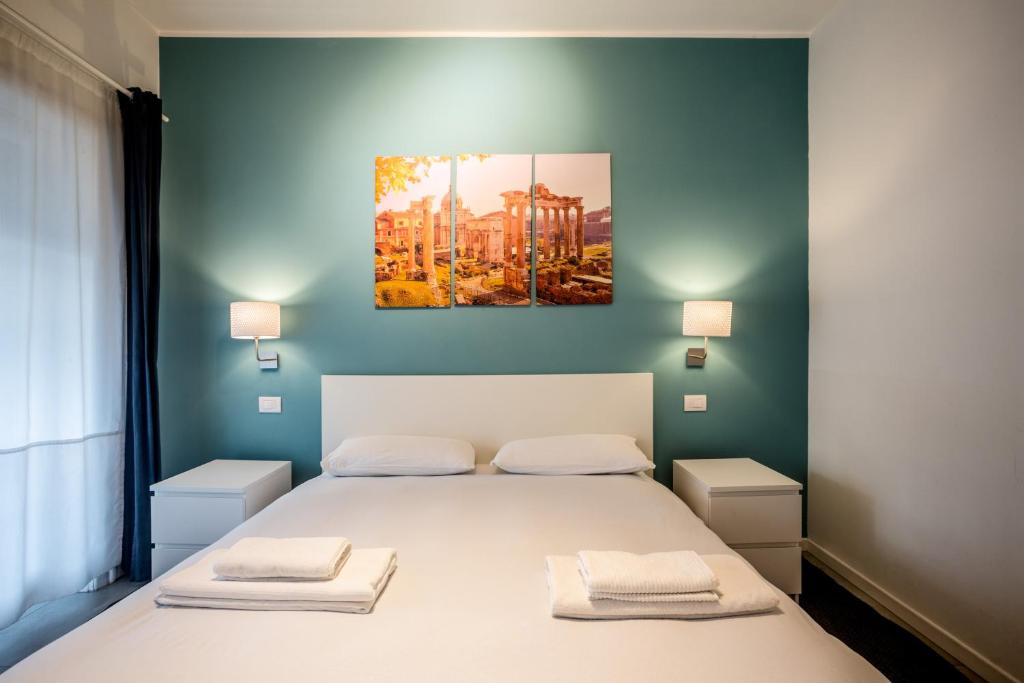 Giường trong phòng chung tại Rome Vatican Rooms