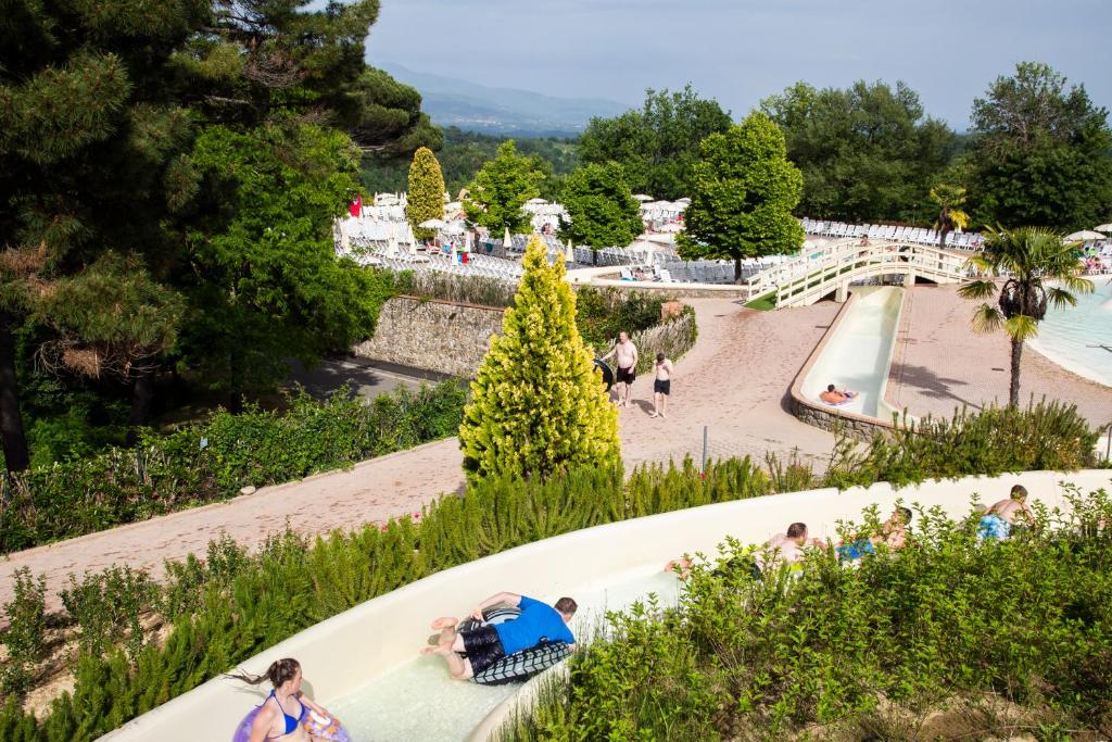 A garden outside Villa Norcenni ApartHotel